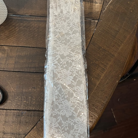 Bridal Wedding Lace Gloves Brand New in Package S/M - Picture 2 of 2